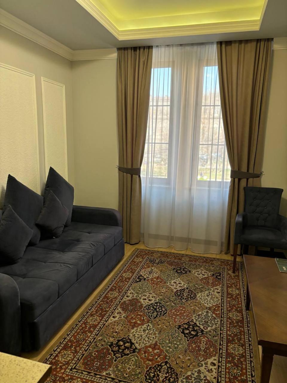 Boulevard Hotel Yerevan Bagian luar foto