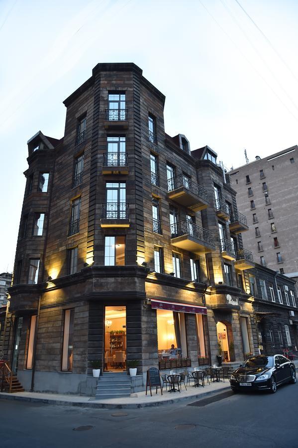 Boulevard Hotel Yerevan Bagian luar foto